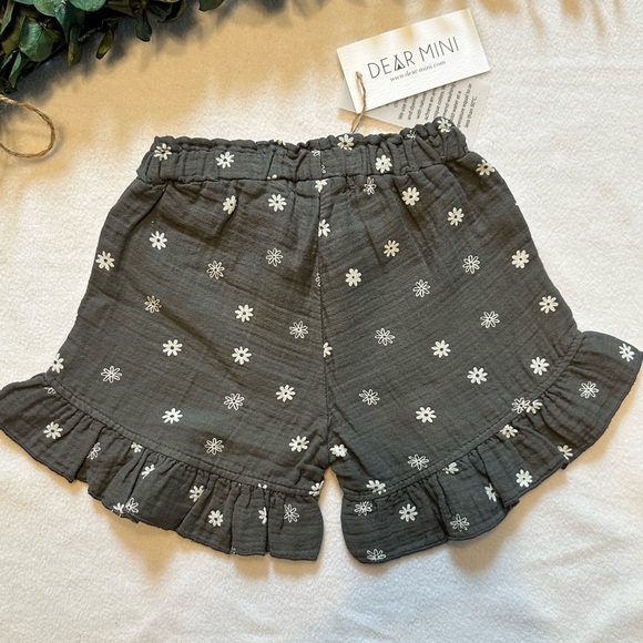NWT Dear Mini Daisy Ruffle Shorts size 12-18M - Picture 7 of 13
